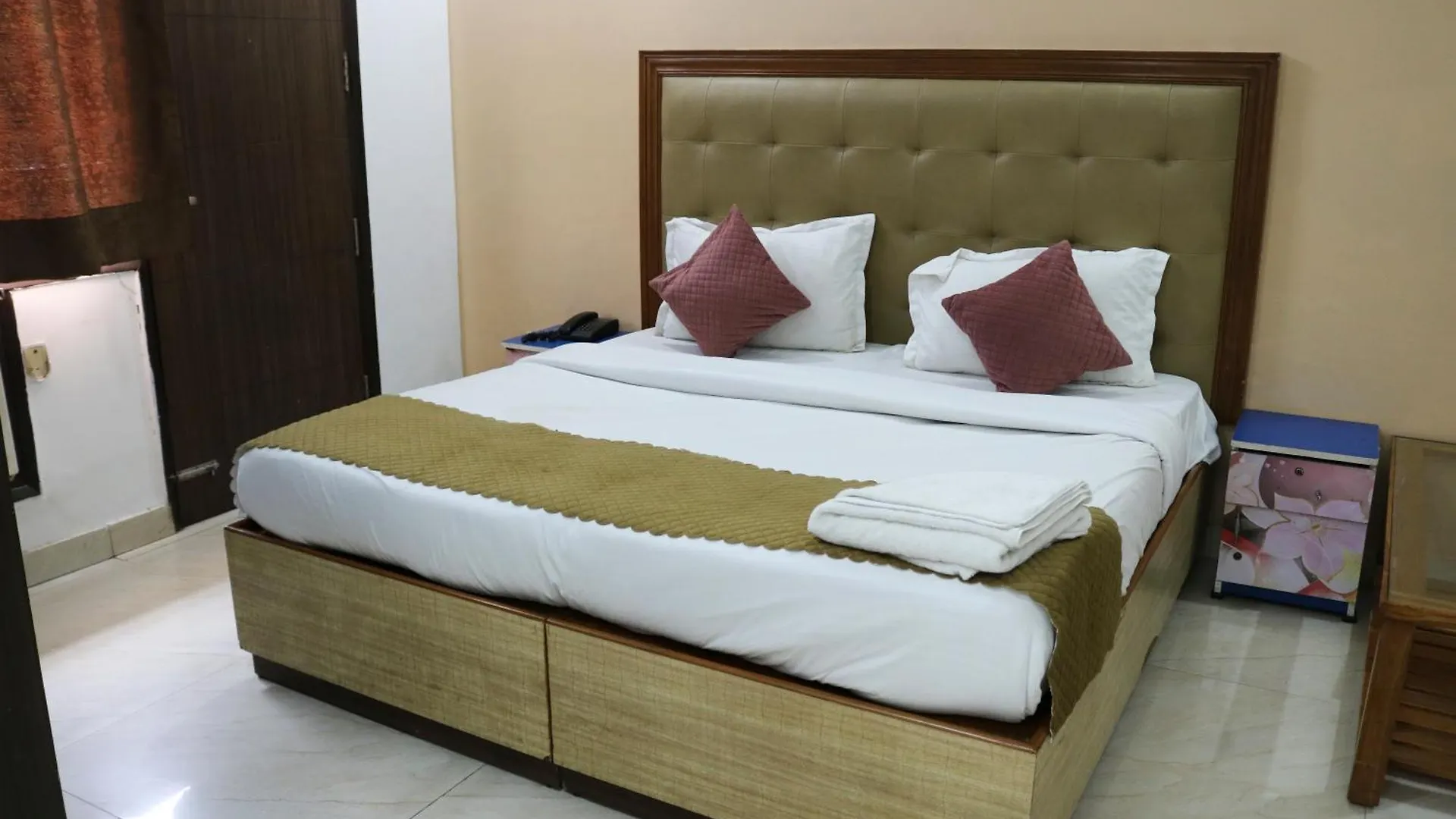 Hotel Vinayak Stay Sector 43 Gurgaon