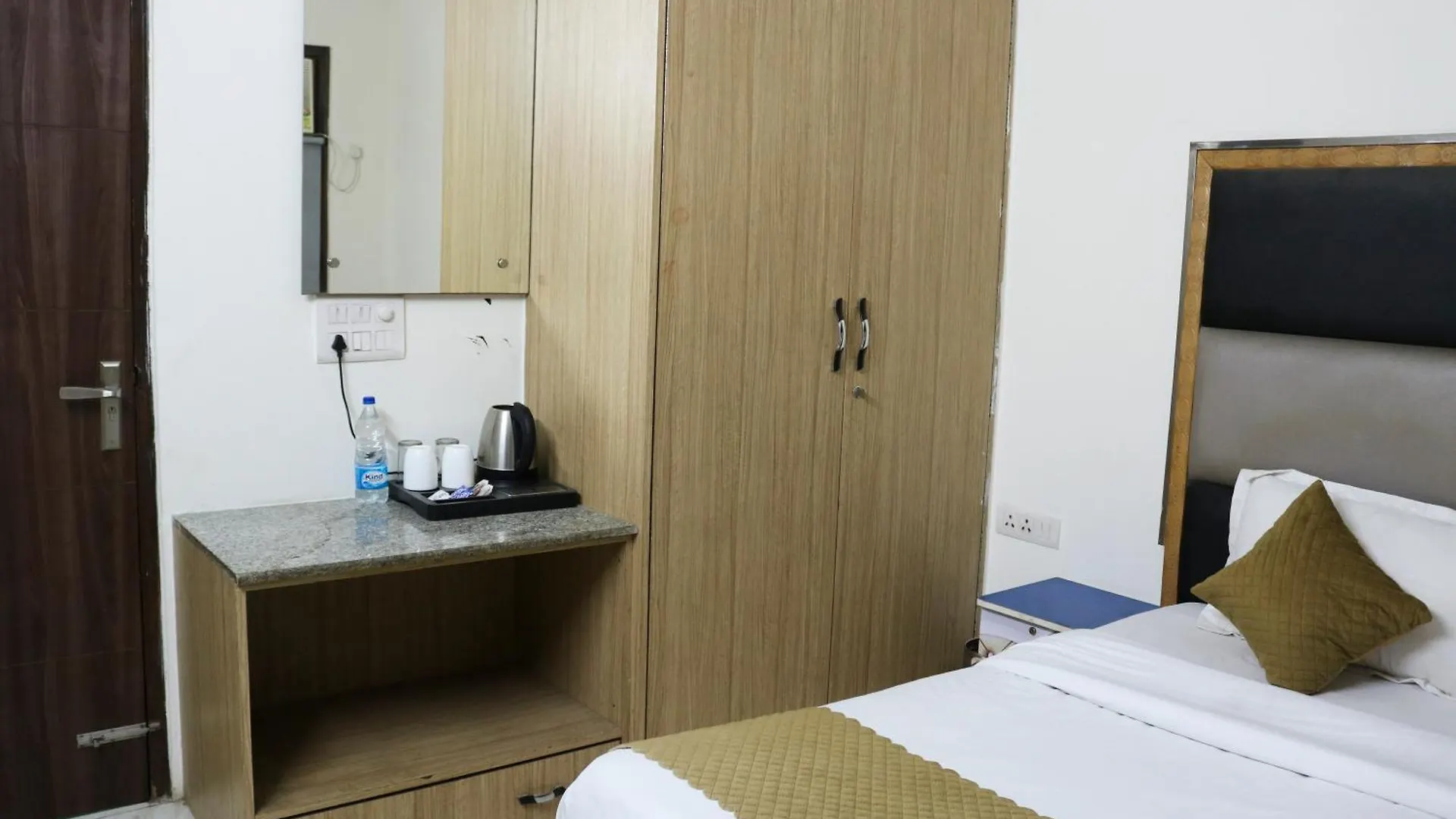 Hotel Vinayak Stay Sector 43 Gurgaon